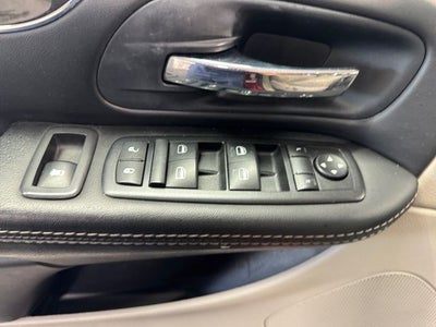 2014 Chrysler Town & Country Touring-L