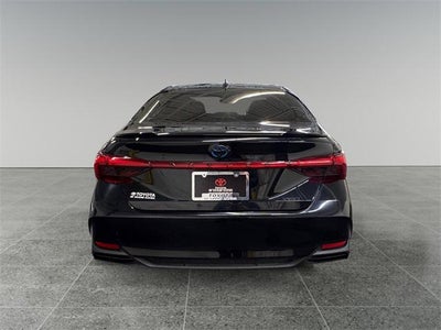 2022 Toyota Avalon Hybrid XSE