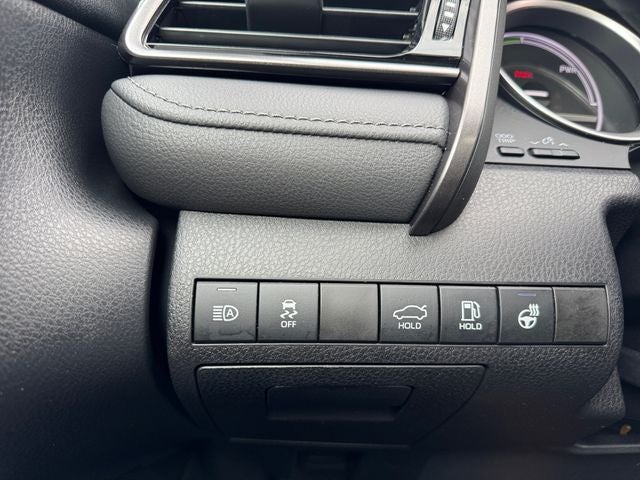 2022 Toyota Camry Hybrid XLE