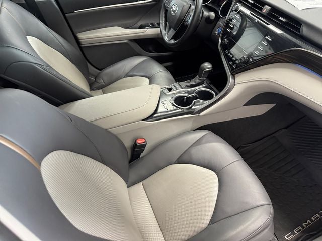 2020 Toyota Camry Hybrid XLE