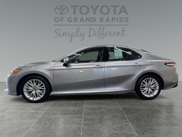 2020 Toyota Camry Hybrid XLE