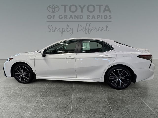 2023 Toyota Camry Hybrid SE
