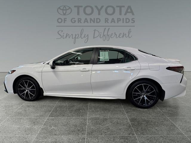2023 Toyota Camry Hybrid SE