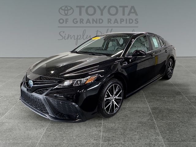 2022 Toyota Camry Hybrid SE
