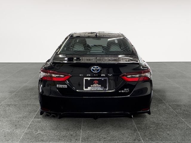 2022 Toyota Camry Hybrid SE
