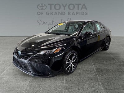 2022 Toyota Camry Hybrid SE