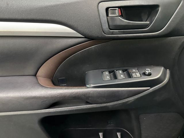 2016 Toyota Highlander LE Plus V6