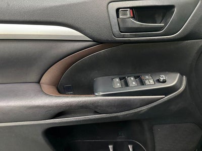 2016 Toyota Highlander LE Plus V6