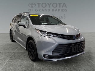 2025 Toyota Sienna Woodland Edition 7 Passenger