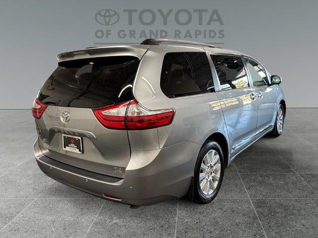 2017 Toyota Sienna XLE 7 Passenger
