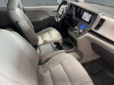 2017 Toyota Sienna XLE 7 Passenger