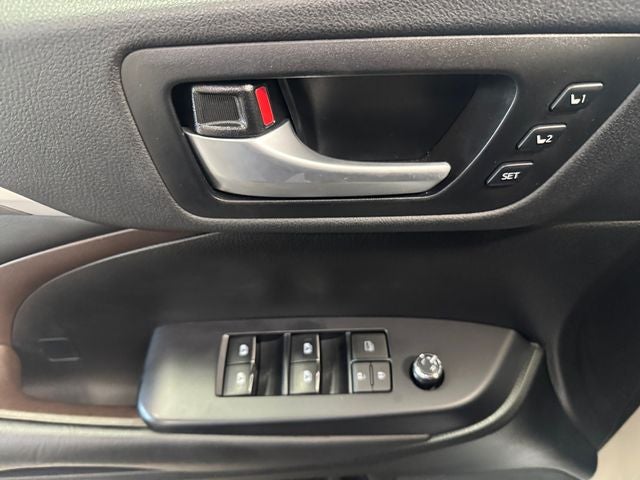 2019 Toyota Highlander Limited Platinum