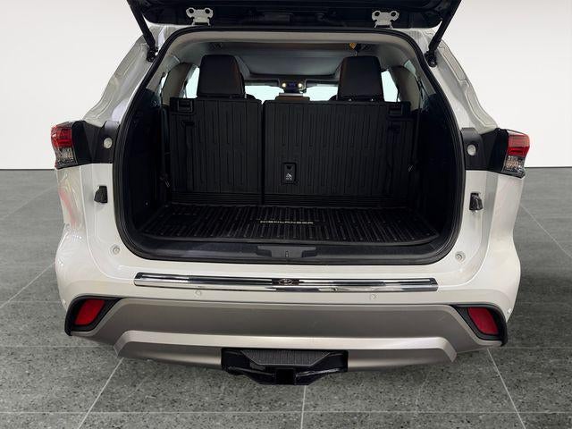 2024 Toyota Highlander Hybrid Platinum