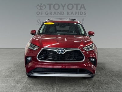 2022 Toyota Highlander Hybrid Platinum