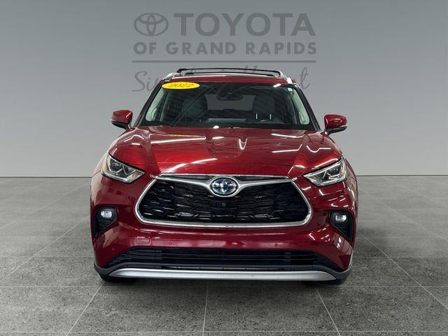 2022 Toyota Highlander Hybrid Platinum
