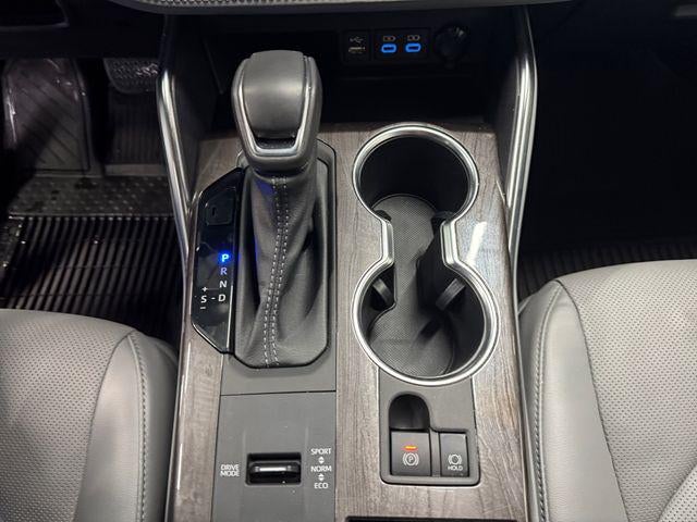 2022 Toyota Highlander Hybrid Platinum