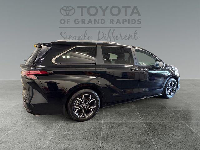 2025 Toyota Sienna Platinum 7 Passenger