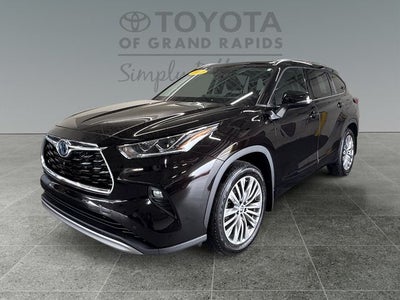 2022 Toyota Highlander Hybrid Platinum