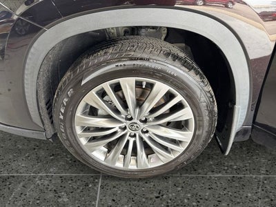 2022 Toyota Highlander Hybrid Platinum
