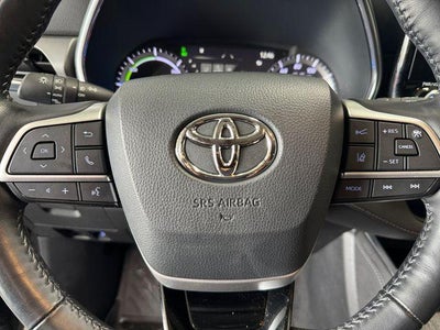 2022 Toyota Highlander Hybrid Platinum