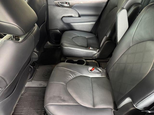 2022 Toyota Highlander Hybrid Platinum