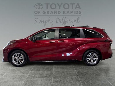 2022 Toyota Sienna XSE 7 Passenger
