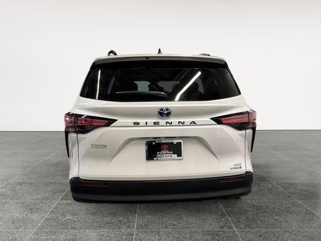 2021 Toyota Sienna XLE 8 Passenger