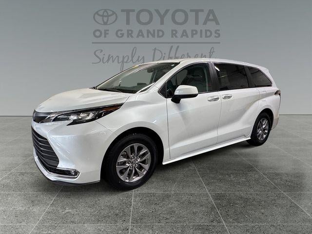 2022 Toyota Sienna XLE 7 Passenger