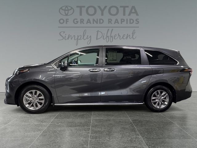 2025 Toyota Sienna XLE 7 Passenger