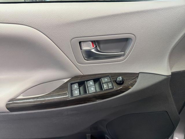 2019 Toyota Sienna XLE 8 Passenger