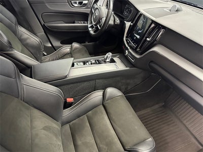 2019 Volvo XC60 Hybrid T8 R-Design