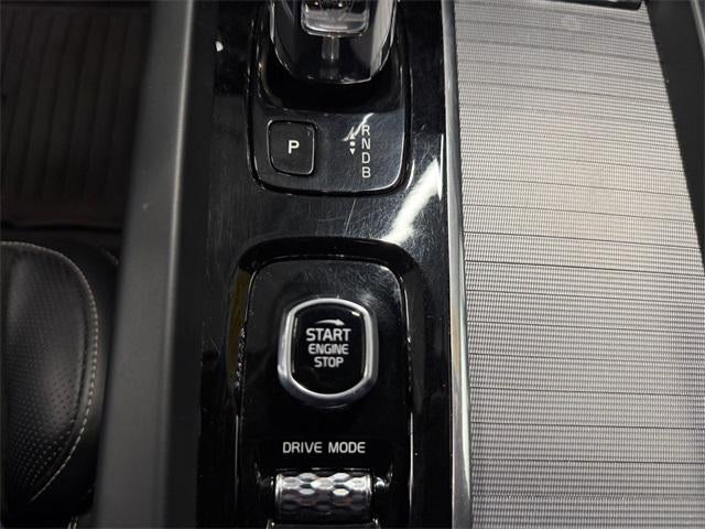 2019 Volvo XC60 Hybrid T8 R-Design