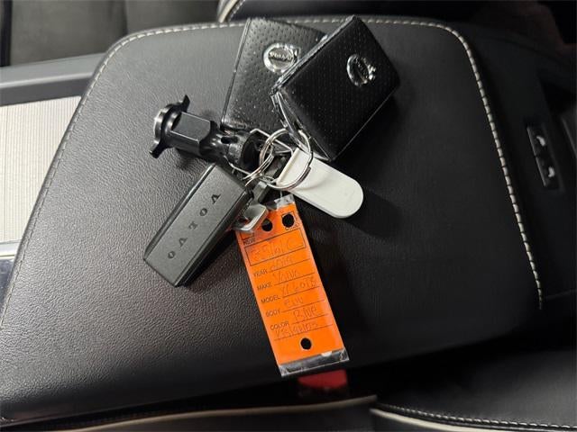 2019 Volvo XC60 Hybrid T8 R-Design