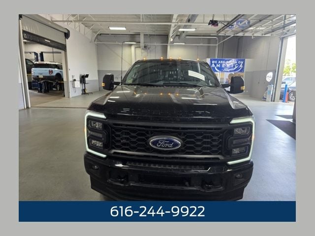2023 Ford F-350SD XLT 6.7 Liter V8 Power Stroke Turbodiesel Crew Cab 4WD