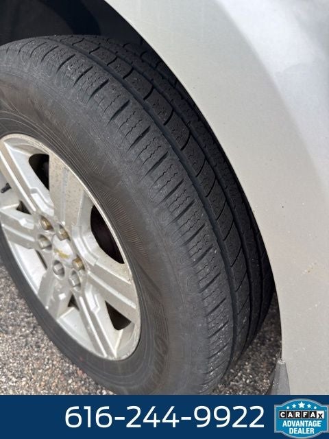 2011 Chevrolet Traverse LT 3.6 Liter V6 AWD 3rd Row Seating