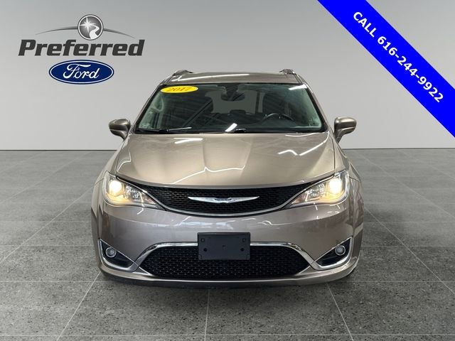 2017 Chrysler Pacifica Touring L 3.6 Liter V6 7 Passenger 3rd Row Seating