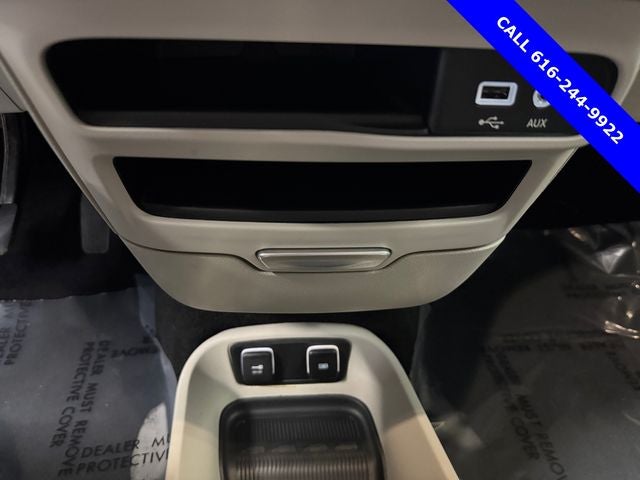 2017 Chrysler Pacifica Touring L 3.6 Liter V6 7 Passenger 3rd Row Seating