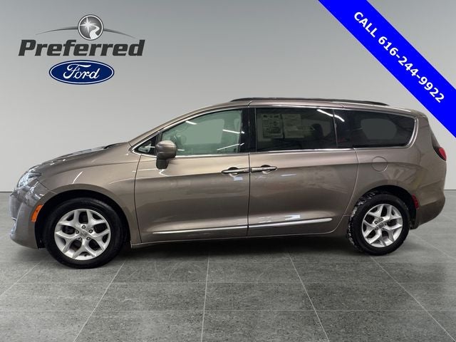 2017 Chrysler Pacifica Touring L 3.6 Liter V6 7 Passenger 3rd Row Seating