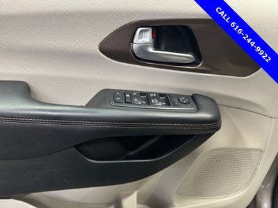 2017 Chrysler Pacifica Touring L 3.6 Liter V6 7 Passenger 3rd Row Seating