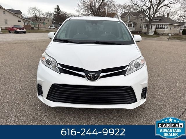 2018 Toyota Sienna LE 3.5 Liter V6 7 Passenger 3rd Row Seating