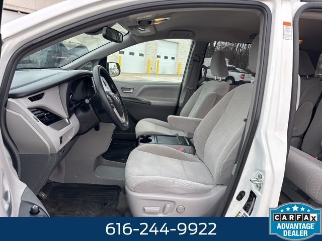 2018 Toyota Sienna LE 3.5 Liter V6 7 Passenger 3rd Row Seating