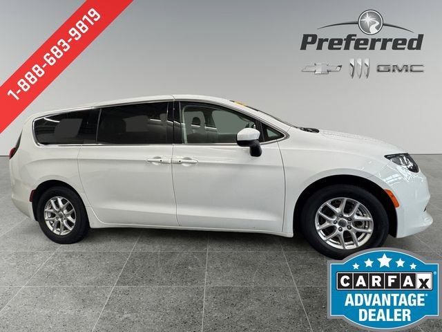 2023 Chrysler Voyager LX