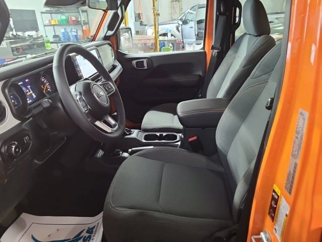 2025 Jeep Wrangler 4-Door Sahara 4x4