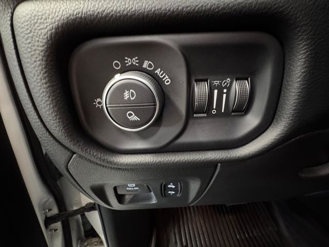 2019 RAM 1500 Big Horn/Lone Star Crew Cab 4x4 5'7' Box