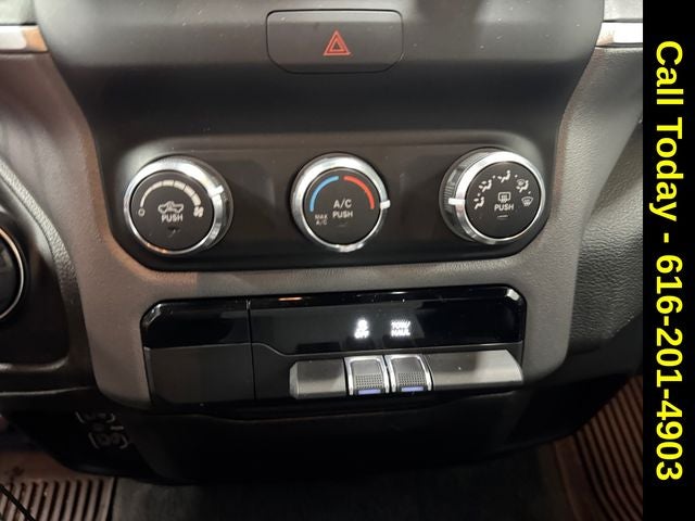 2022 RAM 1500 Big Horn Crew Cab 4x4 5'7' Box