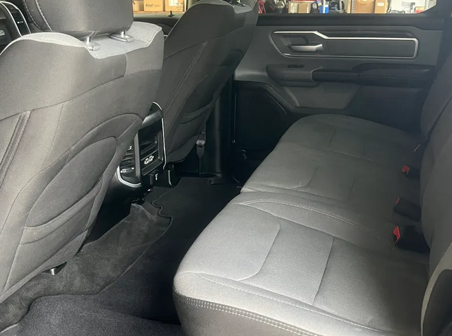 2020 RAM 1500 Big Horn Crew Cab 4x4 5'7' Box