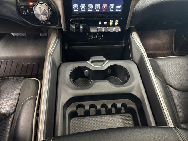 2020 RAM 1500 Laramie Crew Cab 4x4 5'7' Box