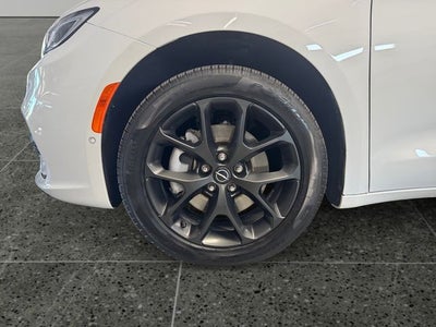2025 Chrysler Pacifica Limited AWD
