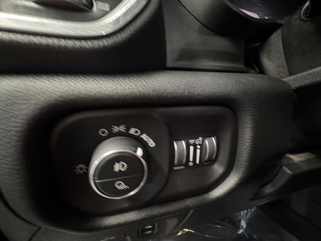 2022 RAM 1500 Laramie Crew Cab 4x4 5'7' Box