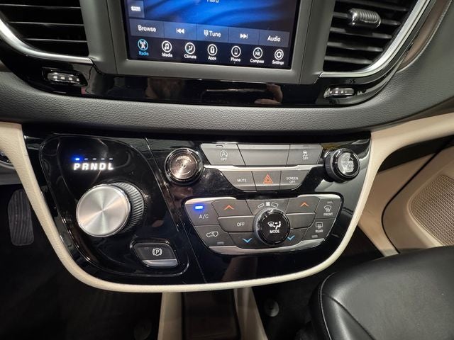 2021 Chrysler Voyager LXI